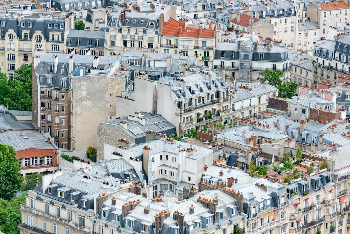 Toits d'une ville française vus du ciel